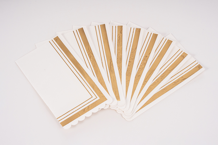 Serviette mit Spitzenrand Serviette mit Spitzenrand